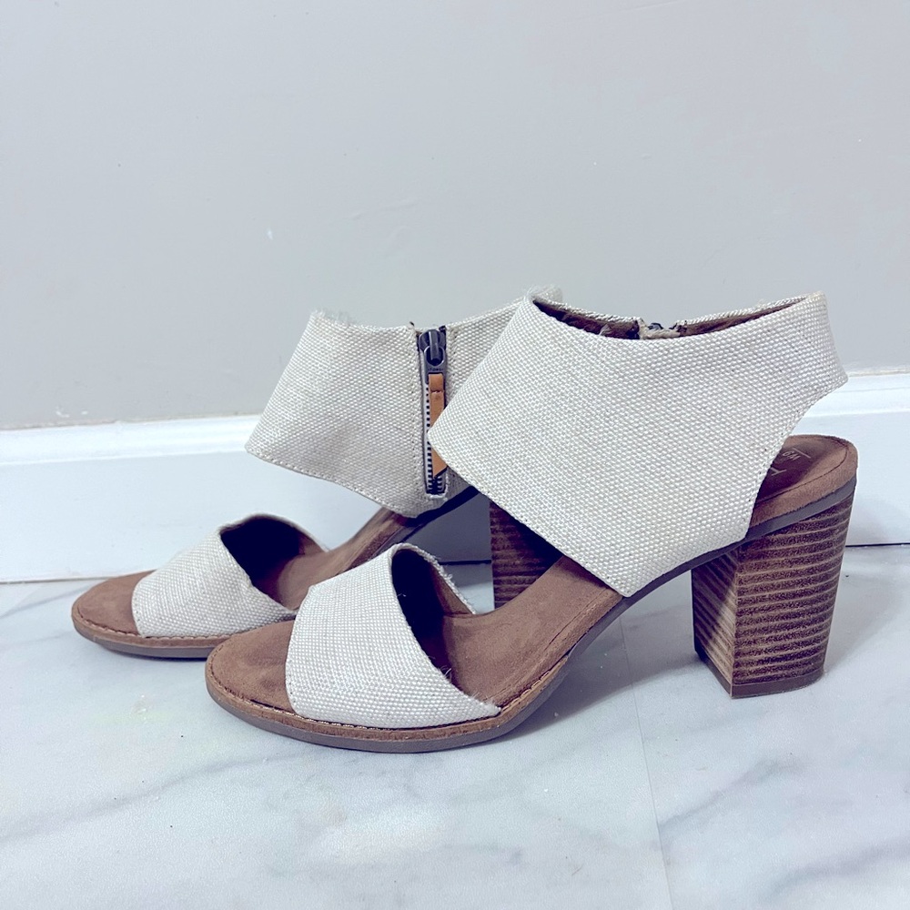 Toms Majorca Cutout Sandal - worn once size 9 . Great condition!